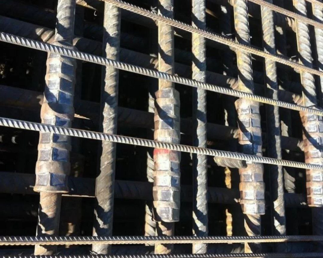 Обжим муфты на арматурном стержне